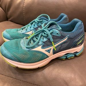 Mizuno Wave rider 21 shoes